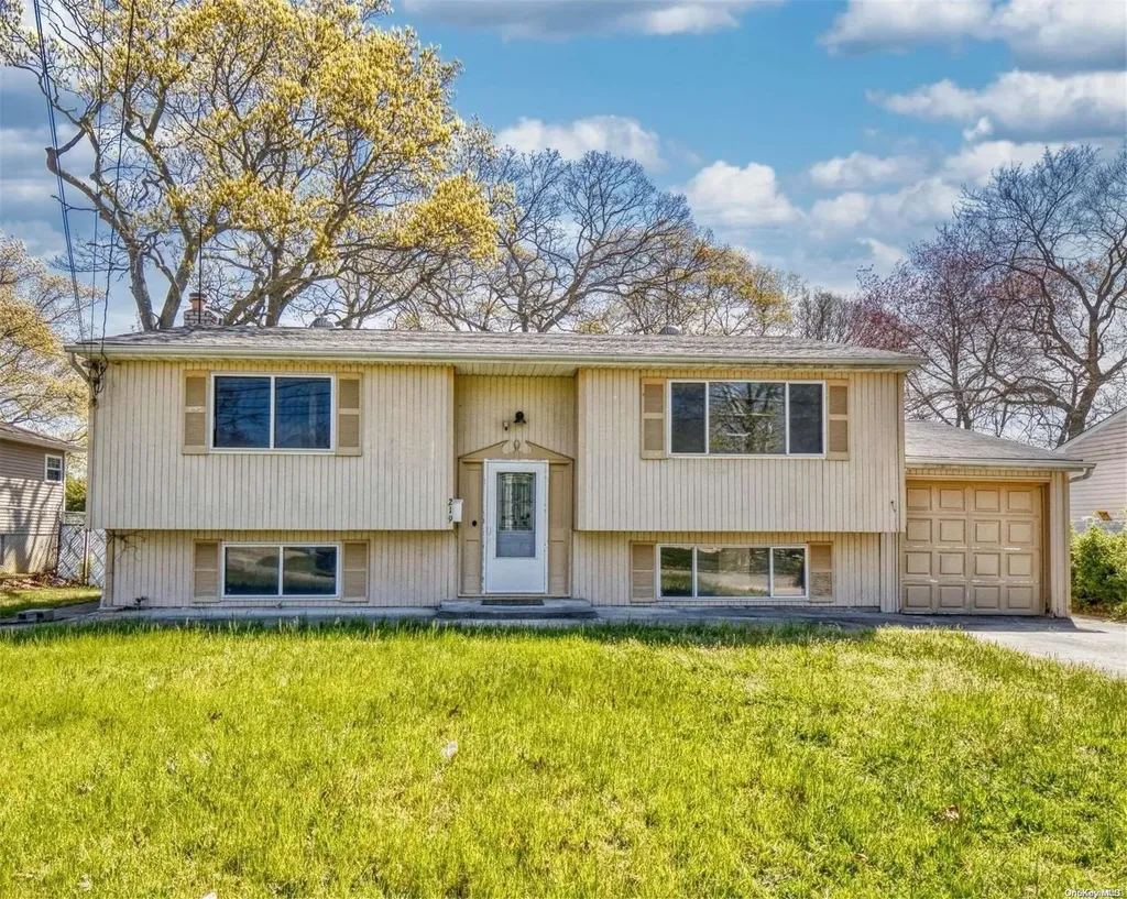219 Ralph Avenue Babylon NY 11702