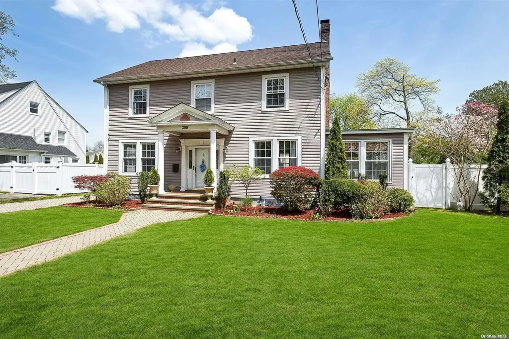 200 N Long Beach Avenue Freeport NY 11520