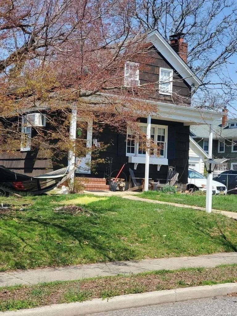 130 Whaley Street Freeport NY 11520