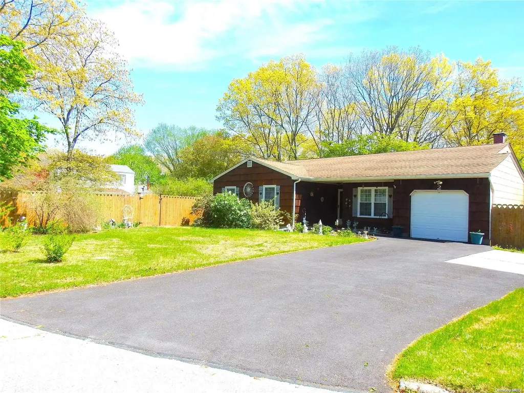 2 Moonlit Drive Medford NY 11763