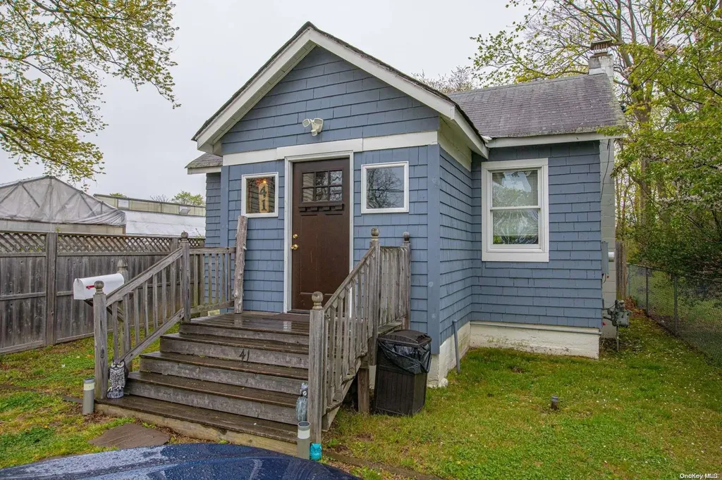 41 Carleton Avenue East Islip NY 11730