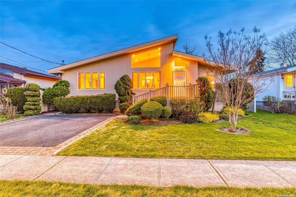 2617 Centre Avenue Bellmore NY 11710
