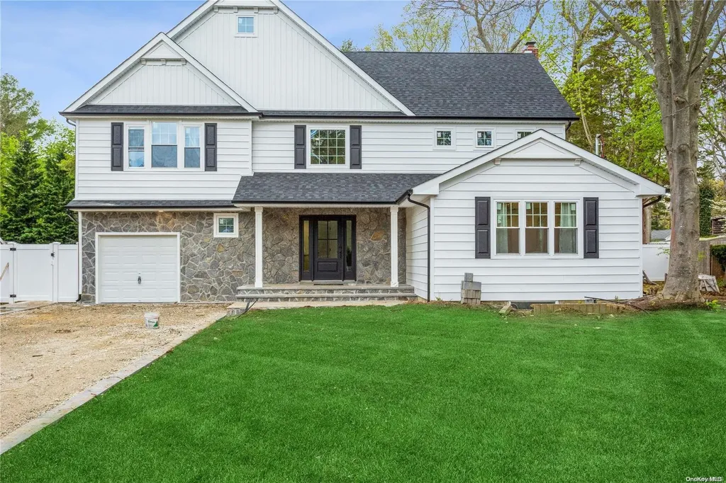 24 Sunny Road Saint James NY 11780