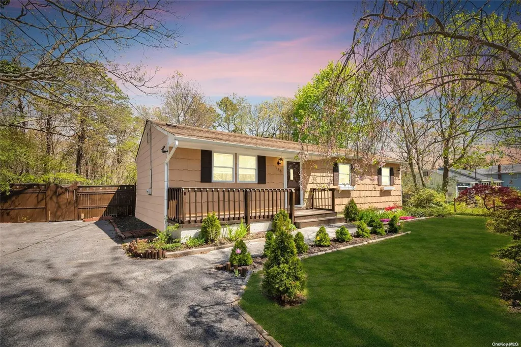 113 Wood Avenue Mastic NY 11950