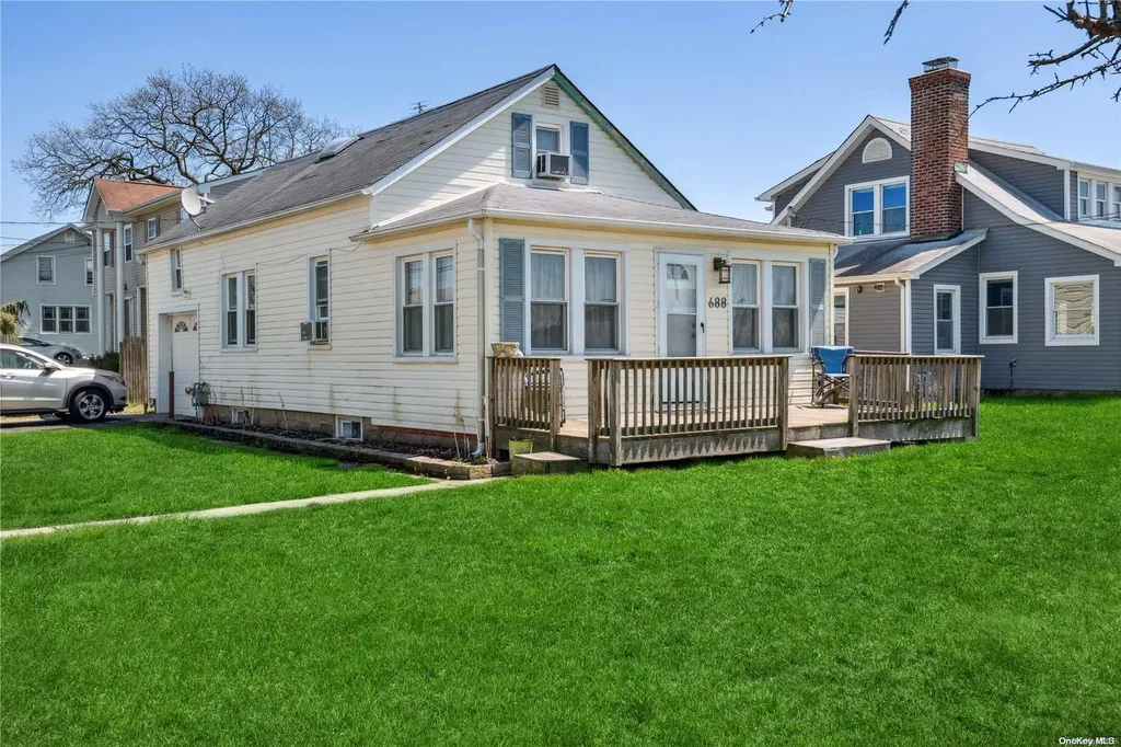 688 Shore Road Lindenhurst NY 11757