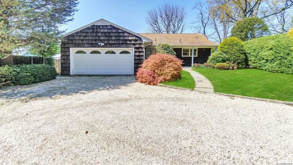 12 Benjamin Place Locust Valley NY 11560