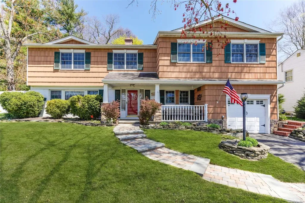 32 Harriet Lane Huntington NY 11743