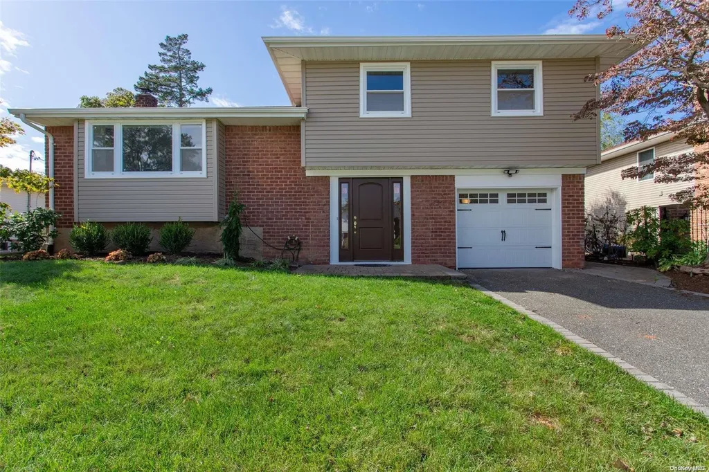15 Gainsville Drive Plainview NY 11803