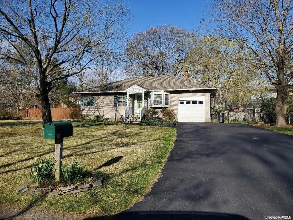 19 Ridge Road Shirley NY 11967