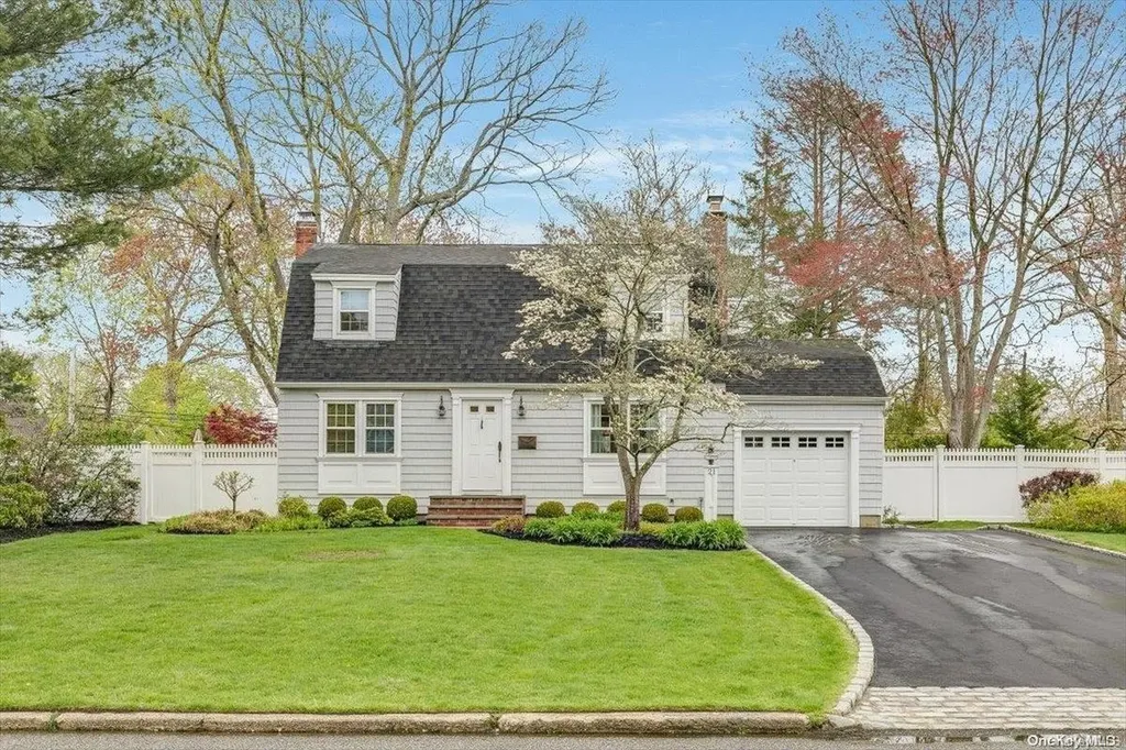 21 Crescent Place Smithtown NY 11787
