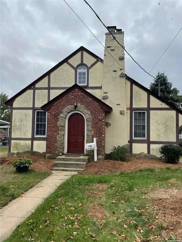 15 1st Avenue Central Islip NY 11722