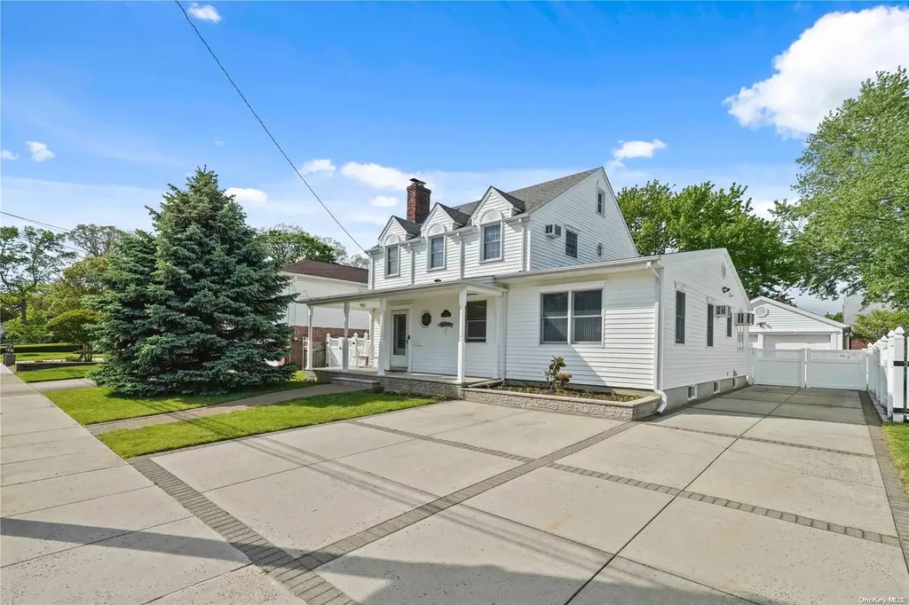 84 Doncaster Road Malverne NY 11565