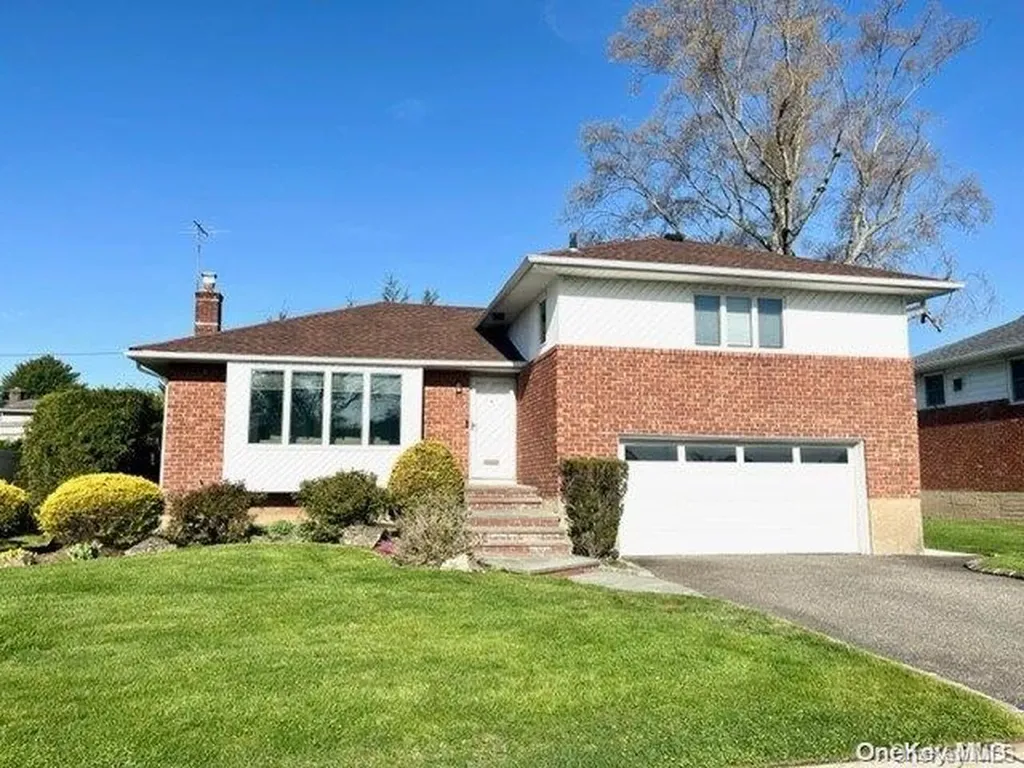 36 Stuart Drive Syosset NY 11791