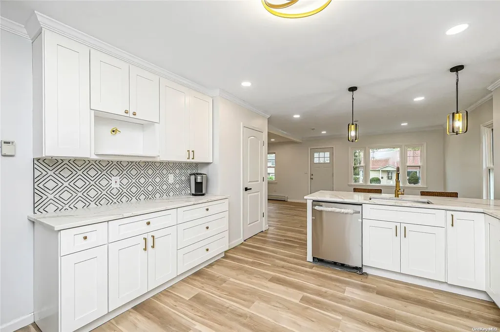1571 Meadowbrook Road Merrick NY 11566