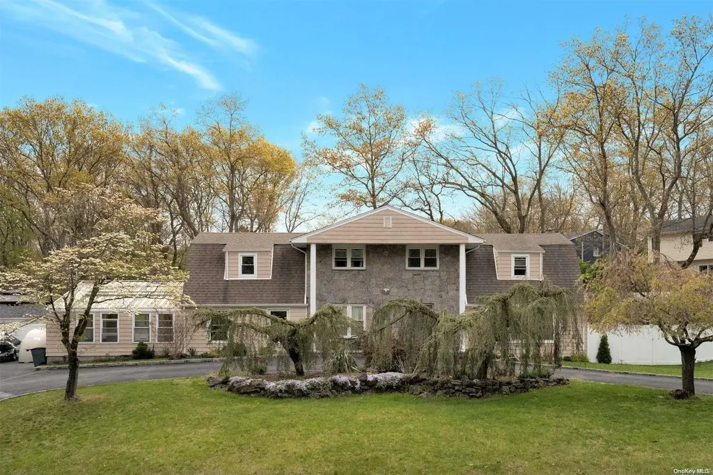 199 Kings Park Road Commack NY 11725