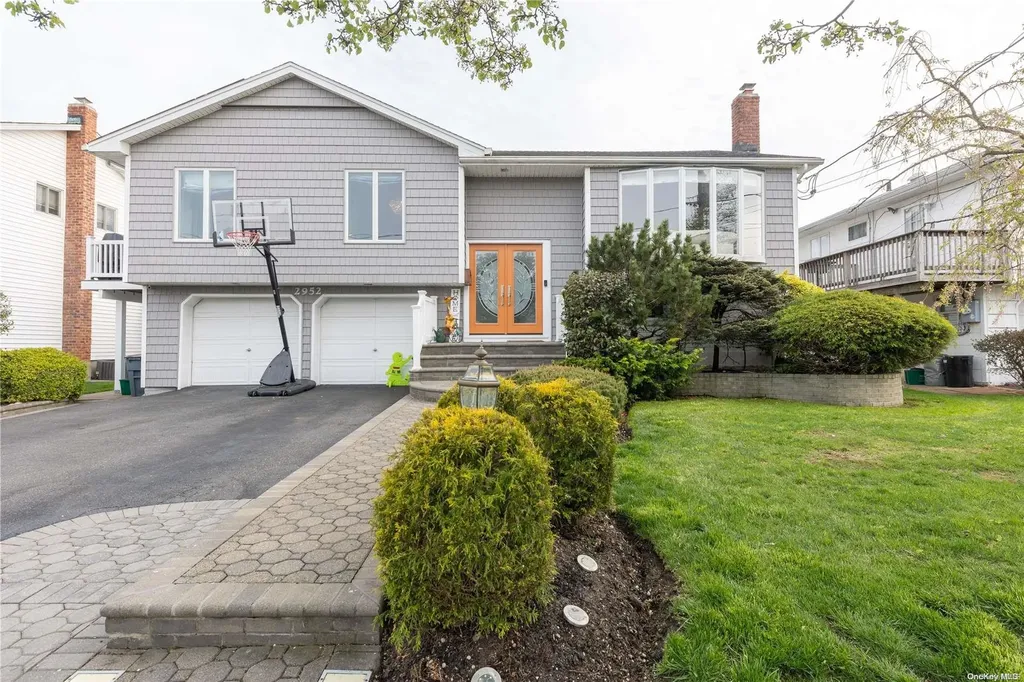 2952 Hampton Court Wantagh NY 11793