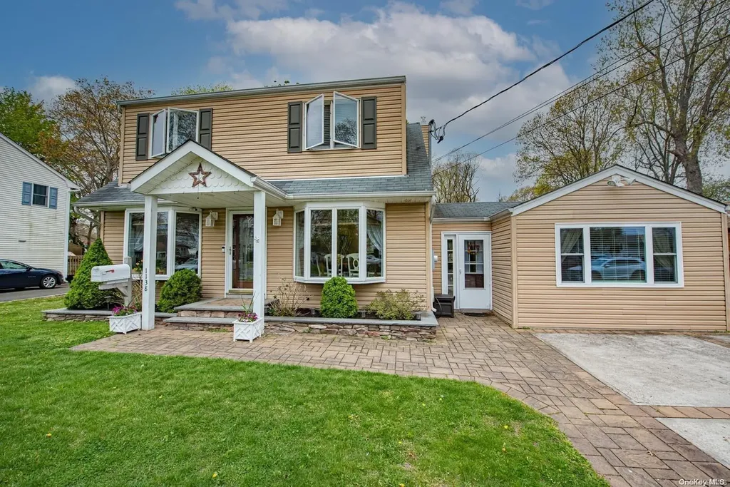 1138 Hyman Avenue Bay Shore NY 11706