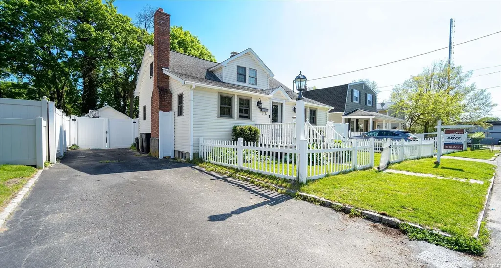 6 Henry Place Bay Shore NY 11706