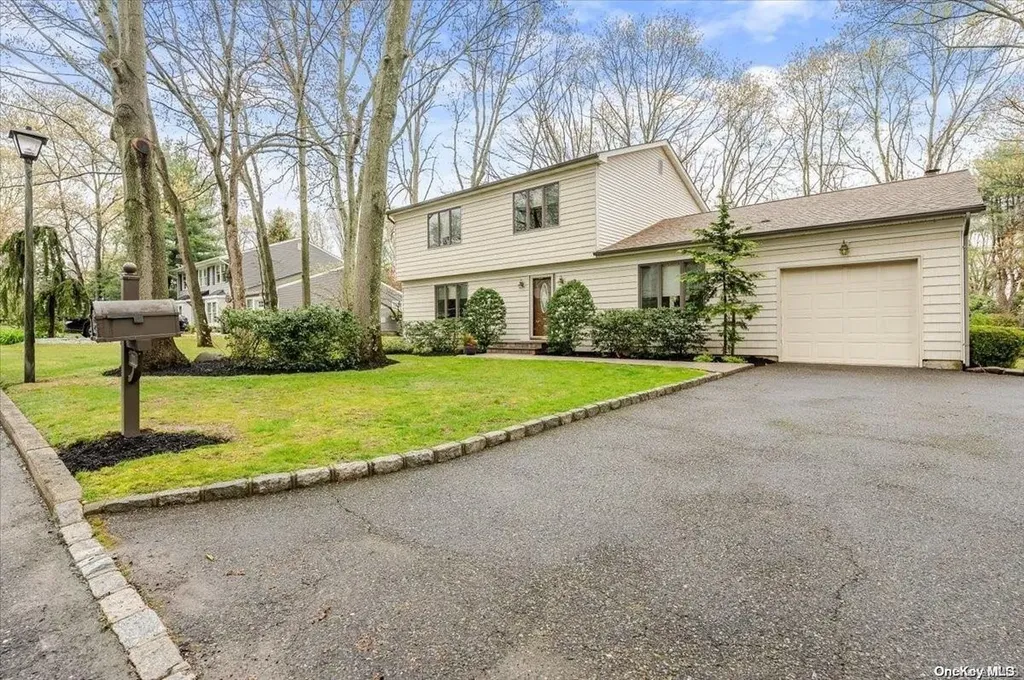 22 Long Acre Lane Dix Hills NY 11746