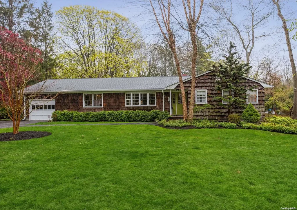 105 Durkee Lane East Patchogue NY 11772
