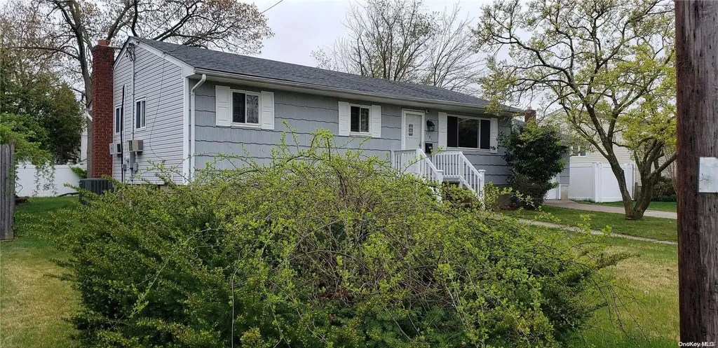 1131 6th Street West Babylon NY 11704