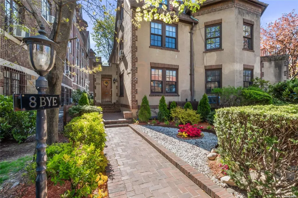 8 Bye Street Forest Hills NY 11375