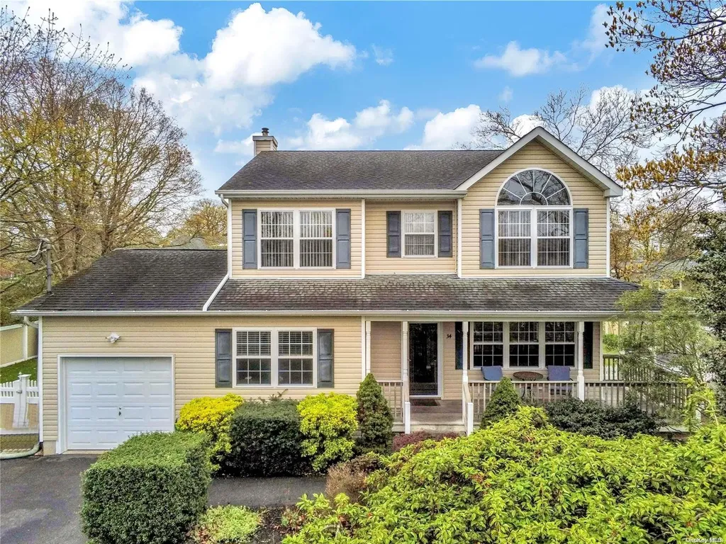 34 Manor Drive Shirley NY 11967