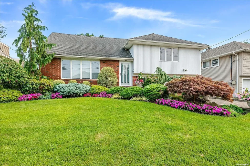 191 Thompson Avenue Oceanside NY 11572
