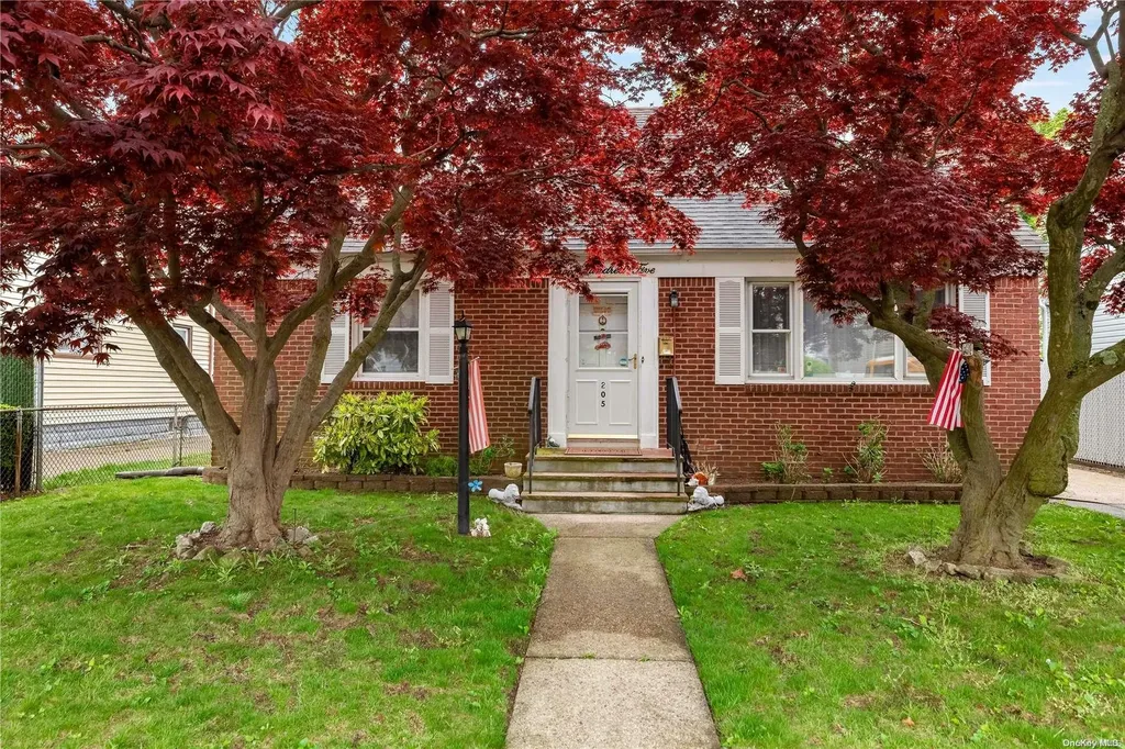 205 Smith Street Merrick NY 11566