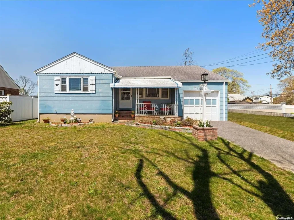 236 9th Street West Babylon NY 11704