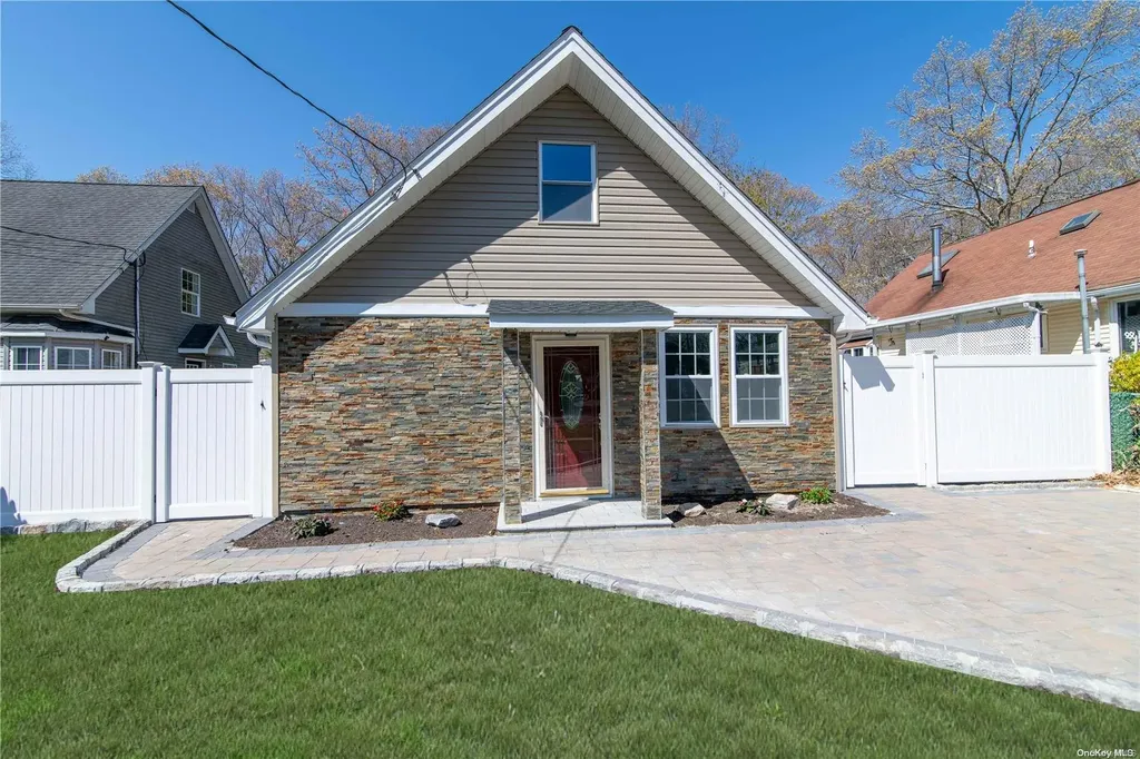 459 W End Avenue Shirley NY 11967