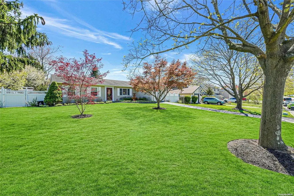 77 Rustic Avenue Medford NY 11763