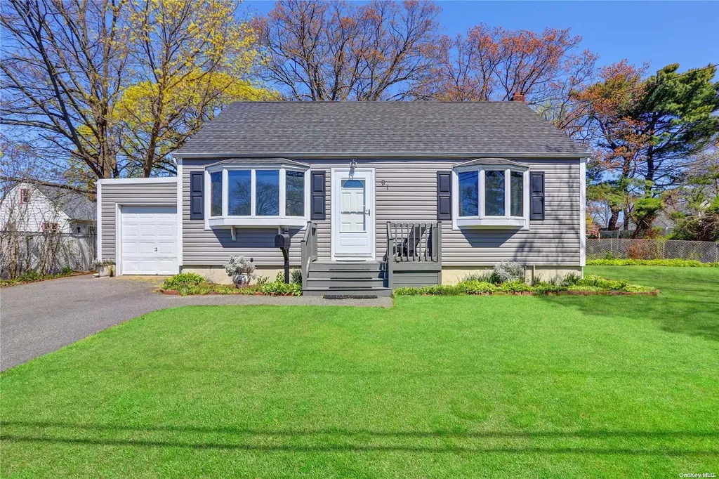 91 Moody Avenue Islip NY 11751