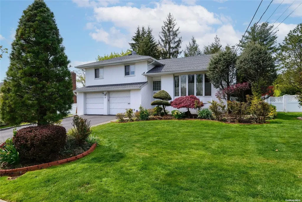 37 Sugar Maple Drive Roslyn NY 11576
