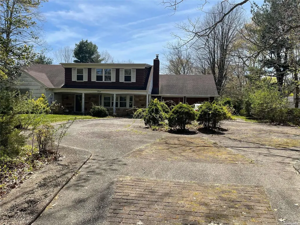 4 Sandstone Lane Stony Brook NY 11790