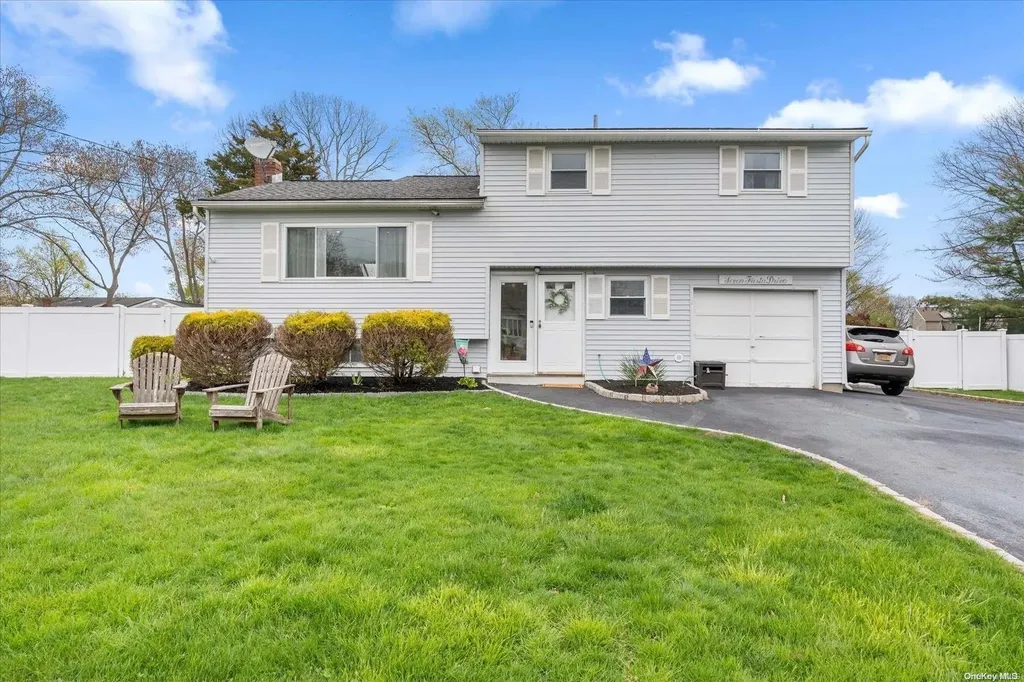 7 Fiesta Drive Centereach NY 11720