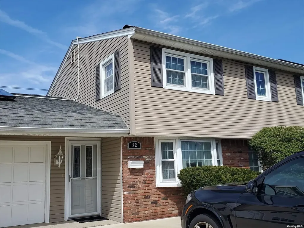 32 Walnut Lane Hicksville NY 11801