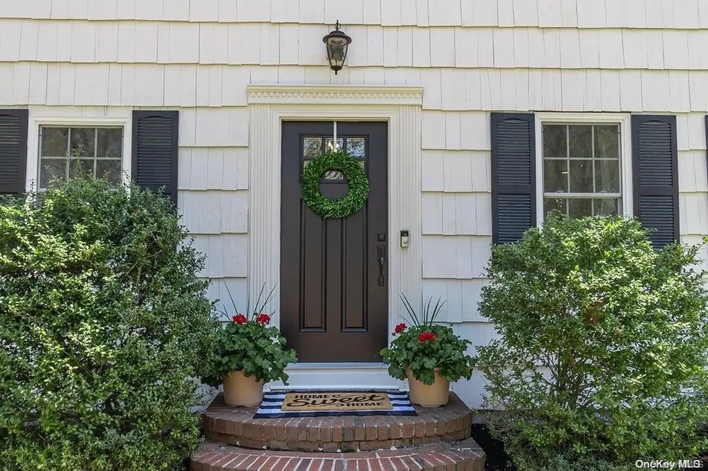 2 Robert Townsend Lane Setauket NY 11733