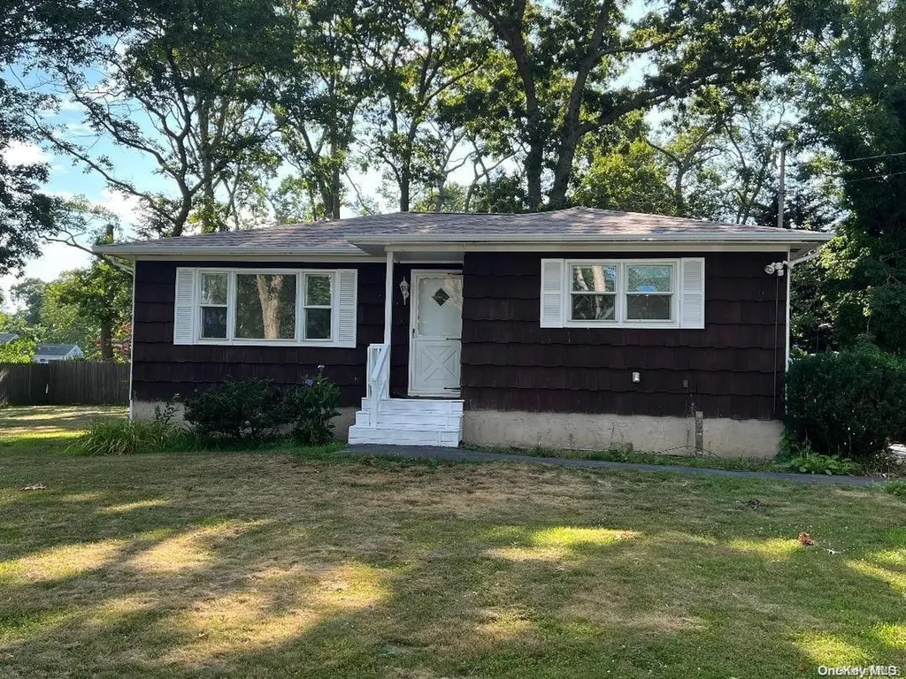 433 Maure Avenue East Patchogue NY 11772
