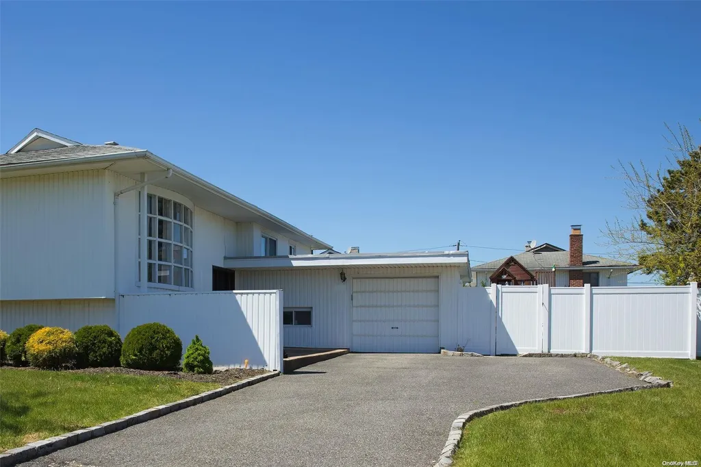 142 Harris Drive Oceanside NY 11572