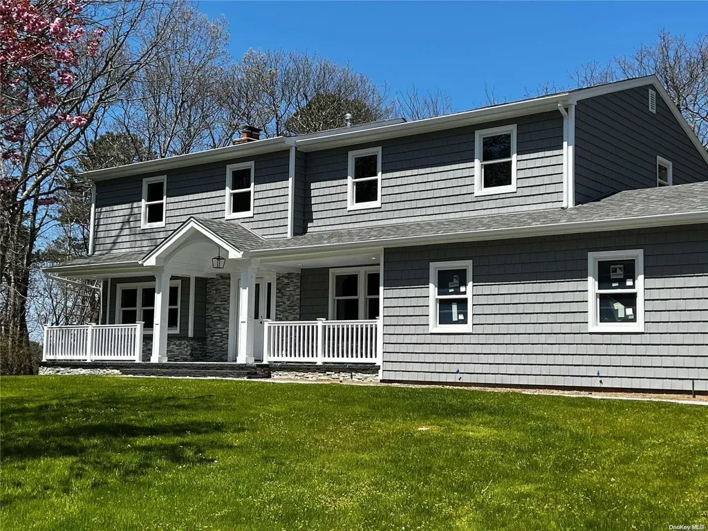5 Niewood Drive Ridge NY 11961