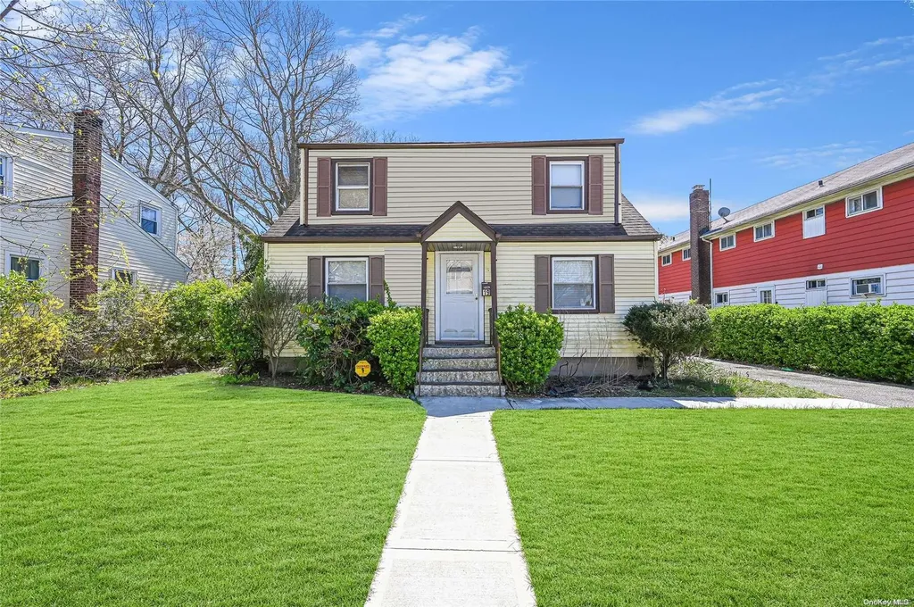 19 Juniper Place Amityville NY 11701