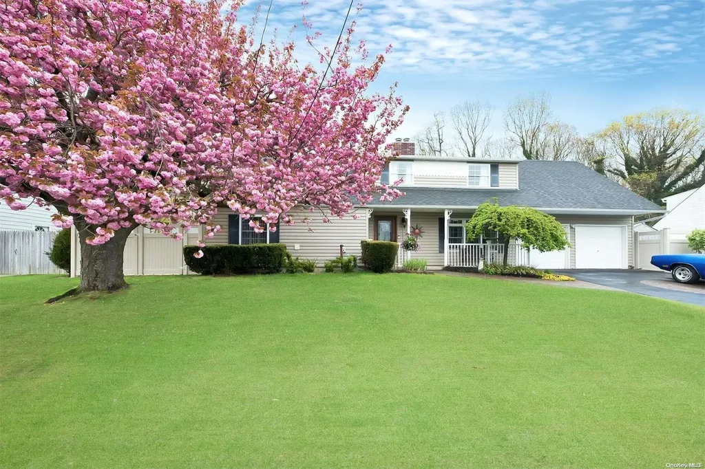 31 Eagle Street Selden NY 11784