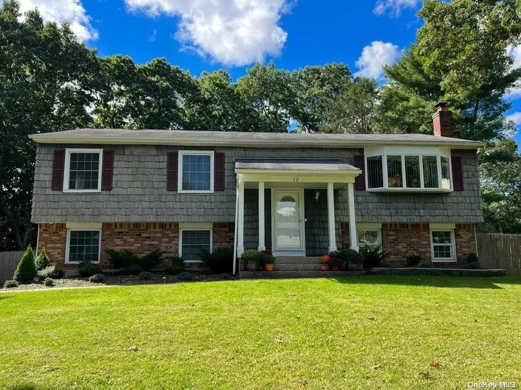 12 Barclay Drive Coram NY 11727