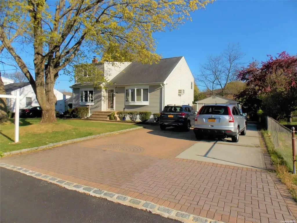 25 Forest Avenue West Babylon NY 11704