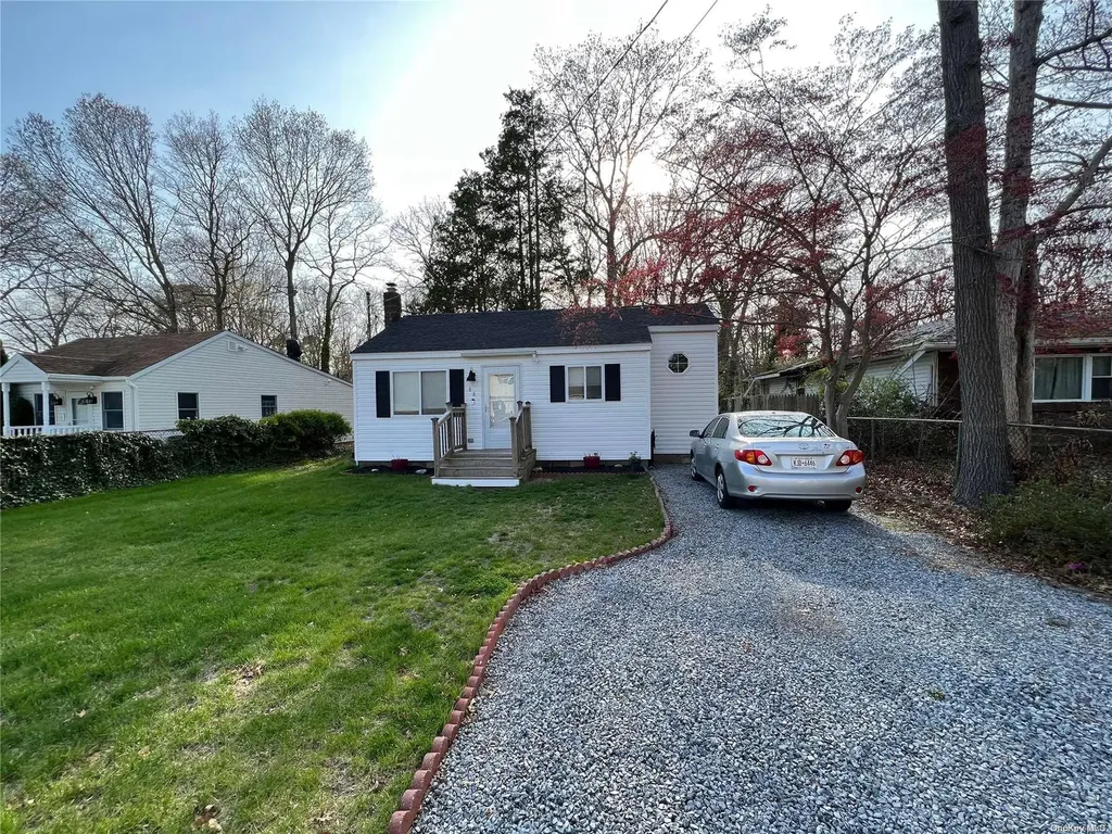 66 Hounslow Road Shirley NY 11967