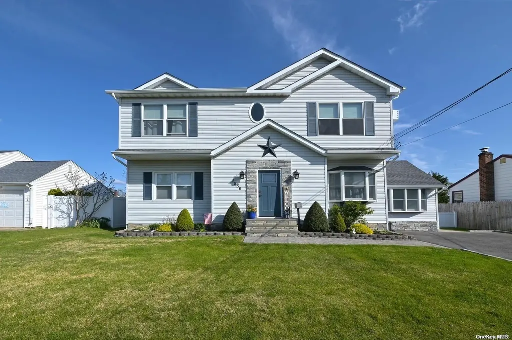 1556 6th Street West Babylon NY 11704