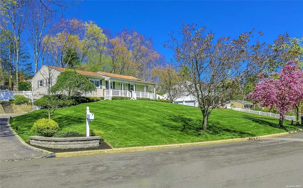 43 Derby Place Smithtown NY 11787
