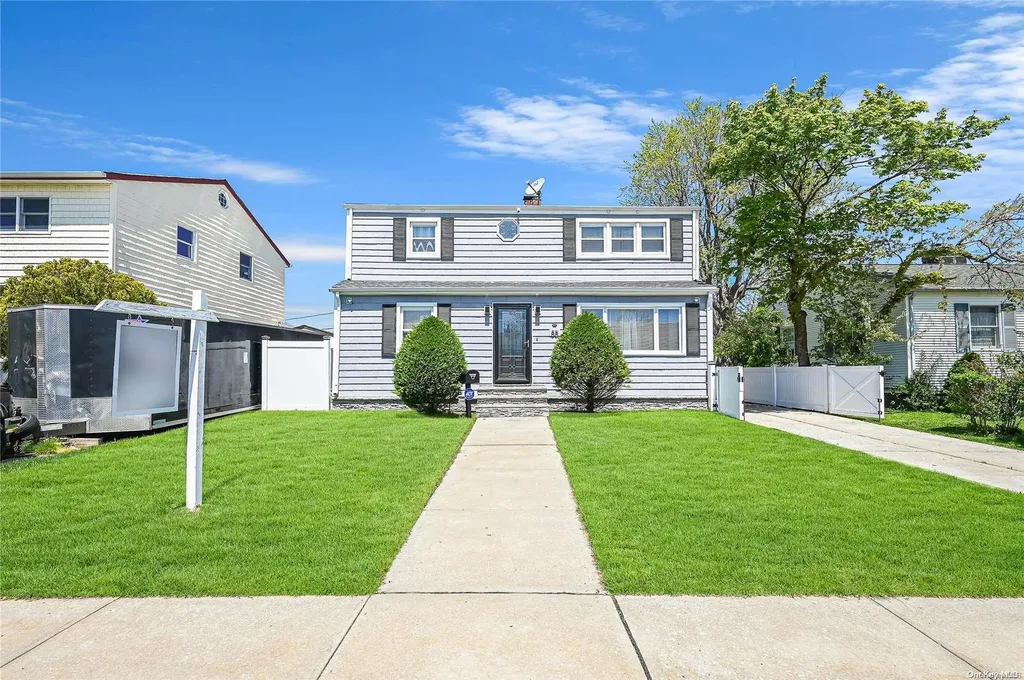 88 Robert Street Freeport NY 11520