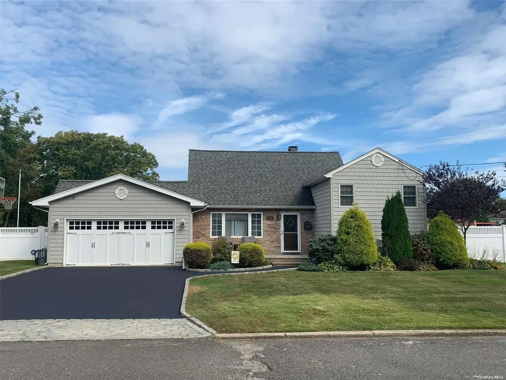 1469 Lincoln Boulevard Bay Shore NY 11706